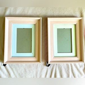 ❗️SOLD❗️Picture frame set of 2